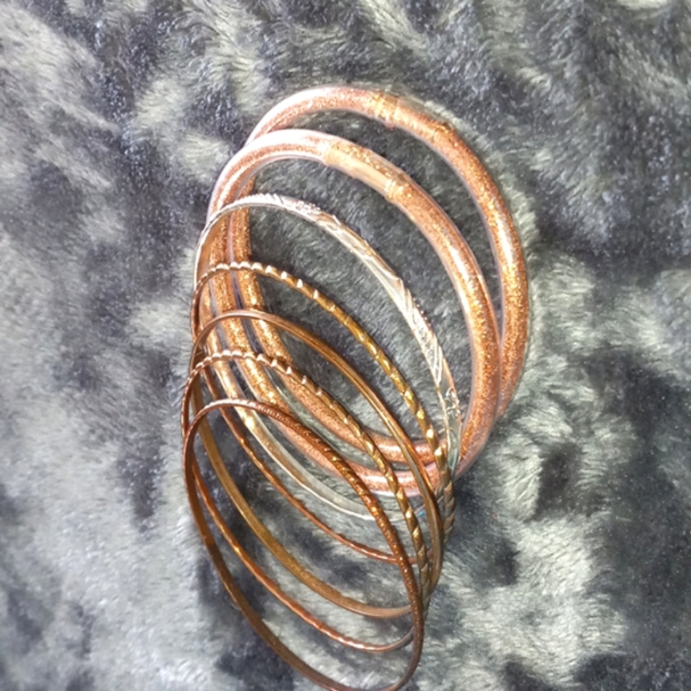 Bundle of 7 lovely bracelets